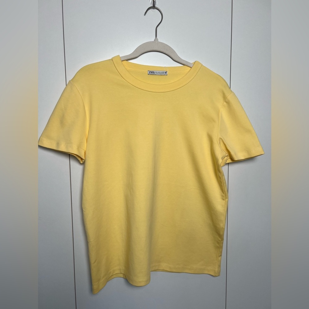 NWT Zara Women’s Sunny Yellow Short Sleeve Tee. Size Large